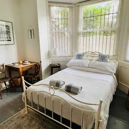 Pretty Studio, 2 Minutes To Beach! Self-Contained. Hove Buitenkant foto