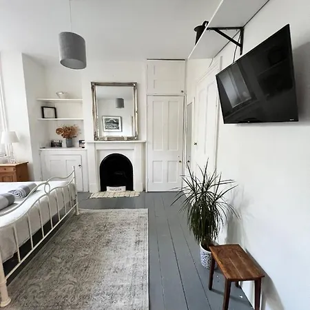Pretty Studio, 2 Minutes To Beach! Self-Contained. Hove Buitenkant foto