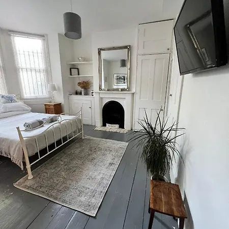 Pretty Studio, 2 Minutes To Beach! Self-Contained. Hove Buitenkant foto