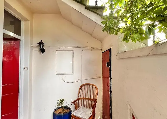 Pretty Studio, 2 Minutes To Beach! Self-Contained.